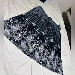 Beautiful Floral Black Grey Classy A-line Midi Skirt with Tie Waist Size Large